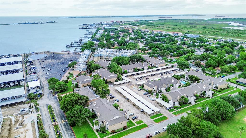 7044 N Holiday Drive, Galveston, TX 77550