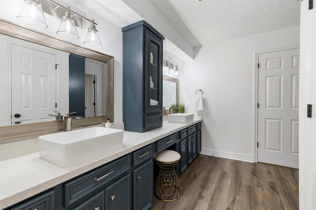 5 Thornhedge Ct, Spring, TX 77381