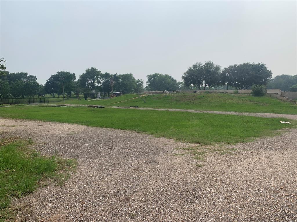 16521 Mathis St, Waller, TX 77484