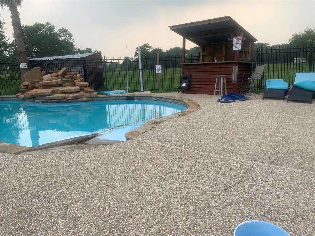 16521 Mathis St, Waller, TX 77484