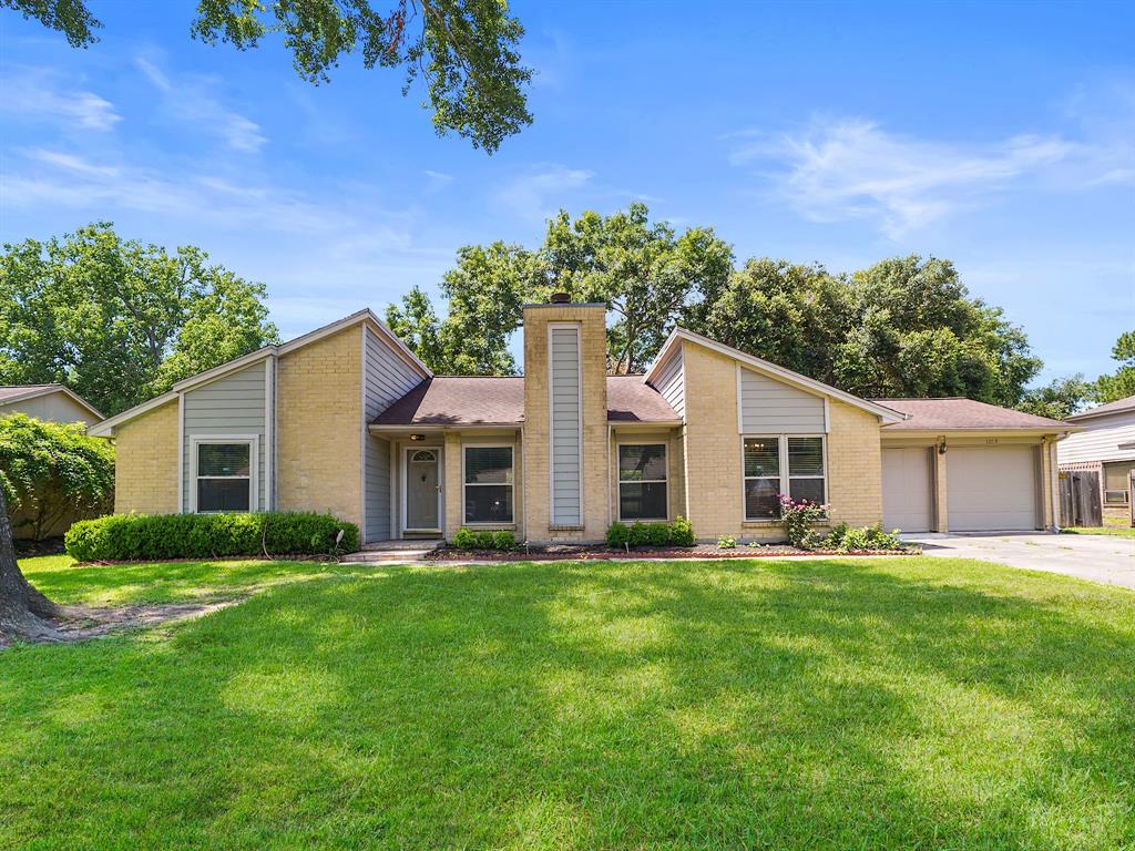 1207 Piney Woods Drive, Friendswood, TX 77546