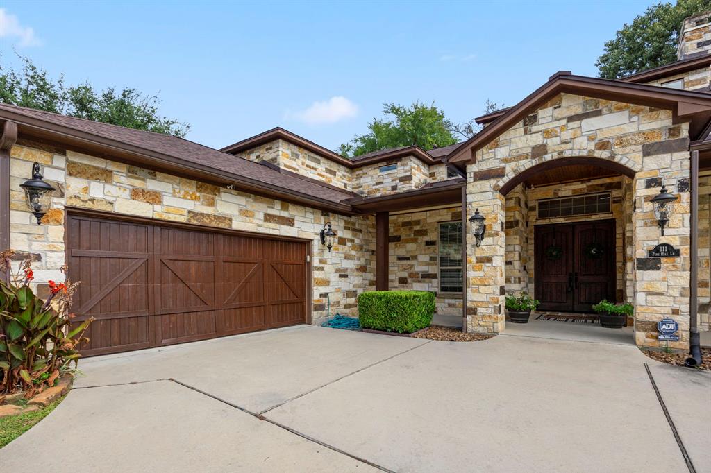 111 Pine Hill Lane, Montgomery, TX 77356