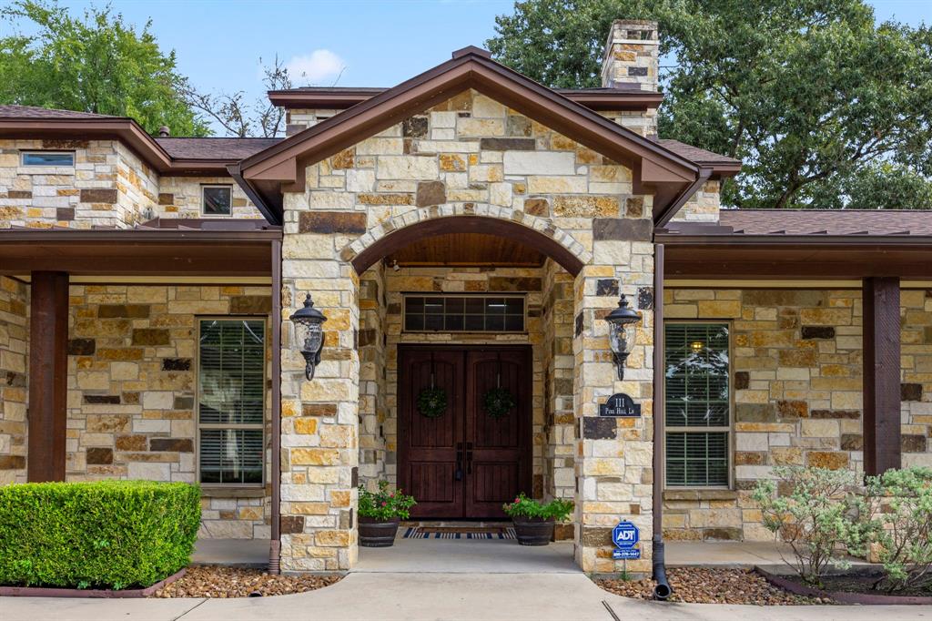 111 Pine Hill Lane, Montgomery, TX 77356