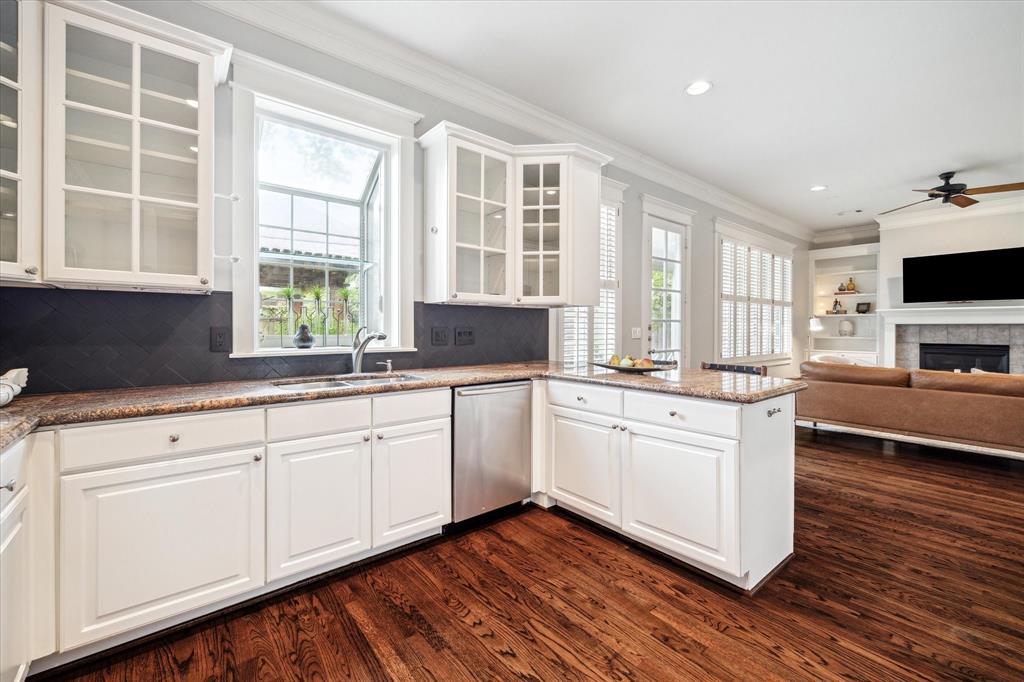 4033 Coleridge St, Houston, TX 77005