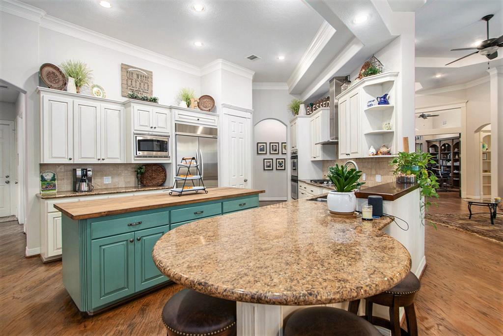 23610 Powder Mill Dr, Tomball, TX 77377