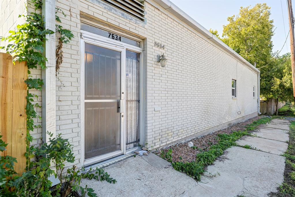 7634 Broadview Dr, Houston, TX 77061