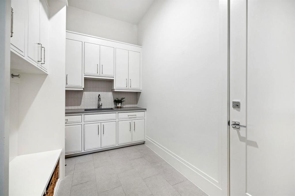 6628 Vanderbilt St, West University Place, TX 77005