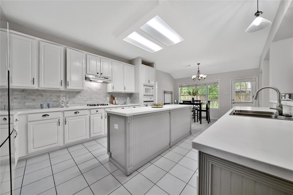 2602 Dixie Woods Dr, Pearland, TX 77581