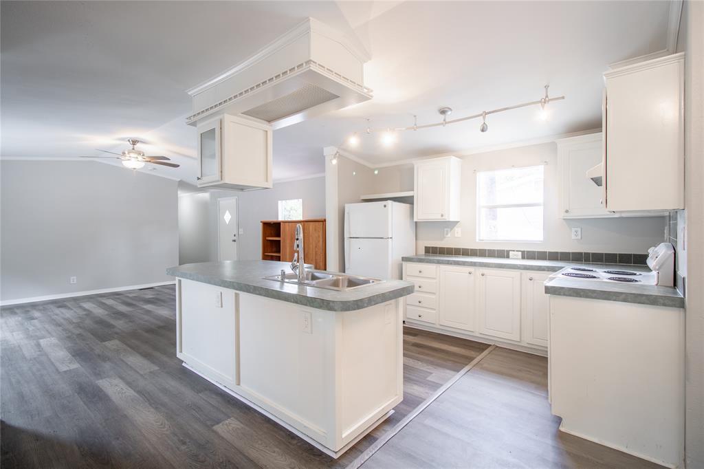 1261 Fish Hatchery Road, Huntsville, TX 77320