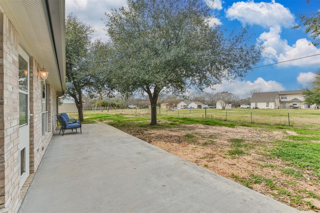 13956 Longstreet Rd, Willis, TX 77318