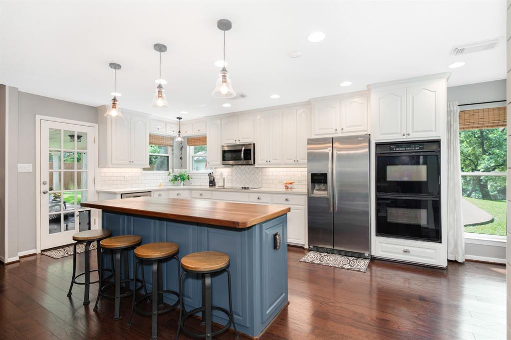 Property Detail on Theresa Riddle, Real Estate Professional 206 Van Winkle St, Lake Jackson TX