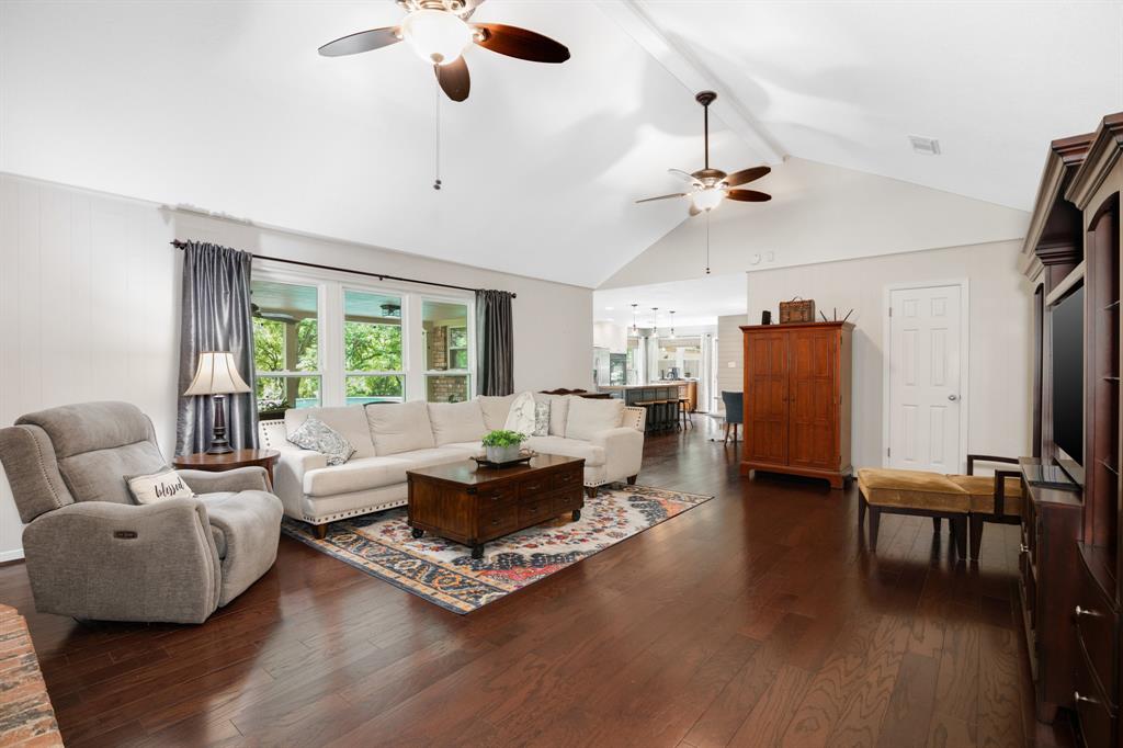 Property Detail on Theresa Riddle, Real Estate Professional 206 Van Winkle St, Lake Jackson TX