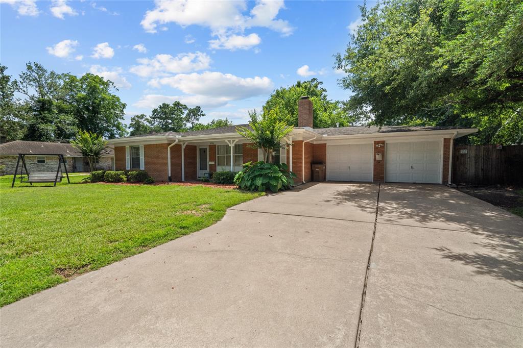 3036 Crest Drive, Dickinson, TX 77539