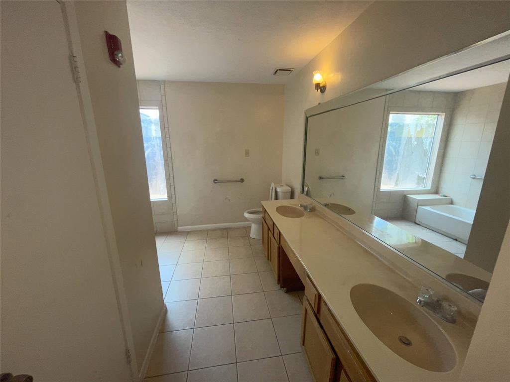 9326 Keegans Wood Dr, Houston, TX 77083