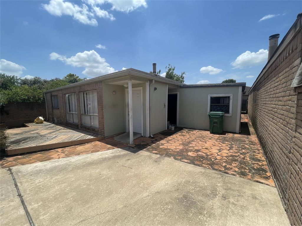 9326 Keegans Wood Dr, Houston, TX 77083