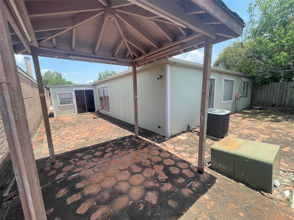 9326 Keegans Wood Dr, Houston, TX 77083