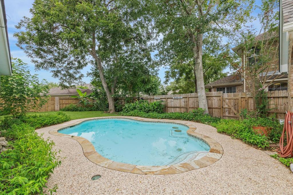 7110 Greatwood Glen Ct, Sugar Land, TX 77479