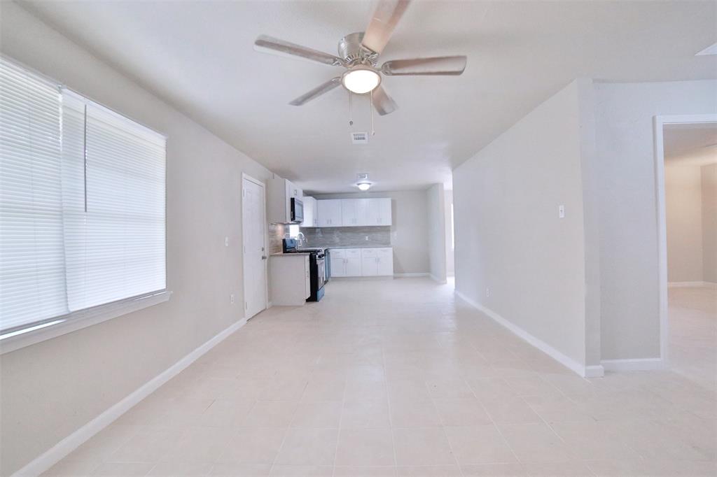 210 Southbrook Cir, Houston, TX 77060