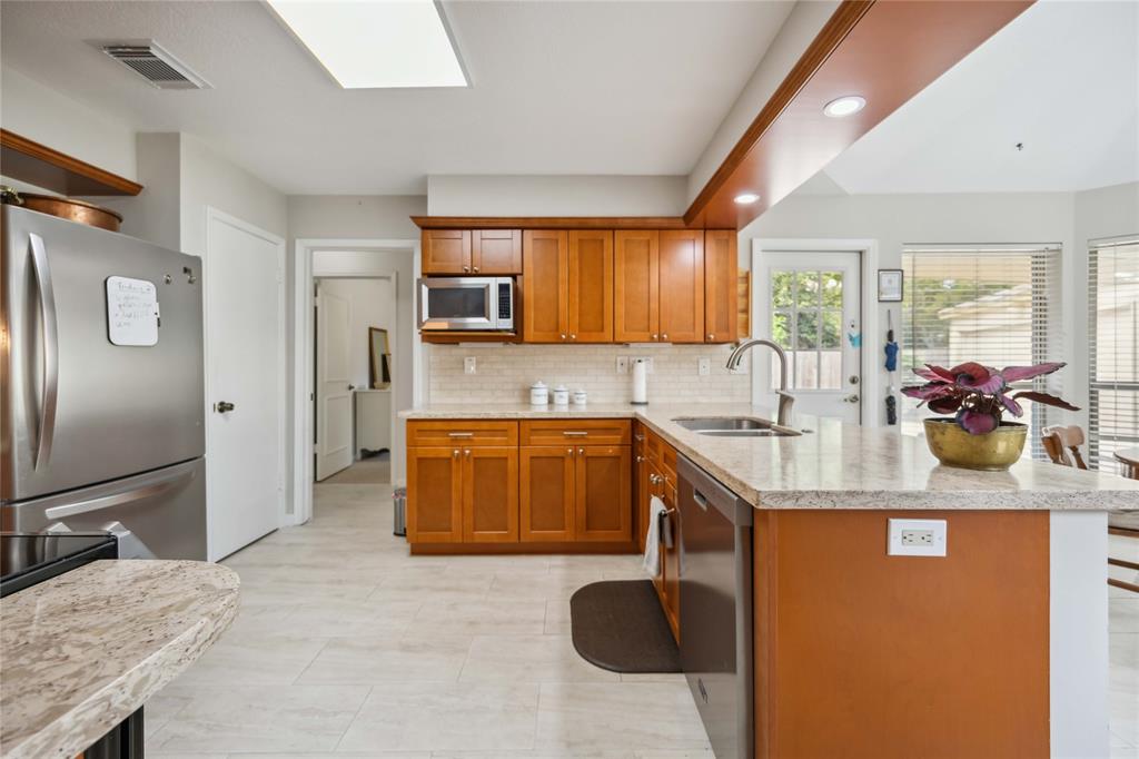 Property Detail on Shannoan Parker REALTOR 15214 La Paloma Dr, Houston