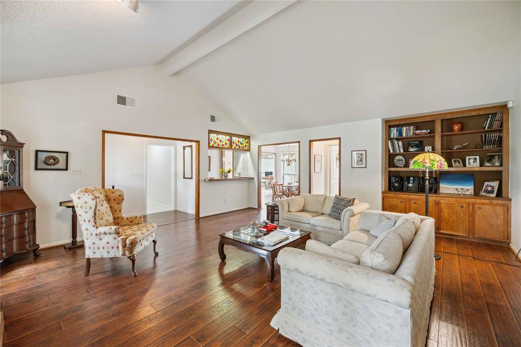 Property Detail on Shannoan Parker REALTOR 15214 La Paloma Dr, Houston