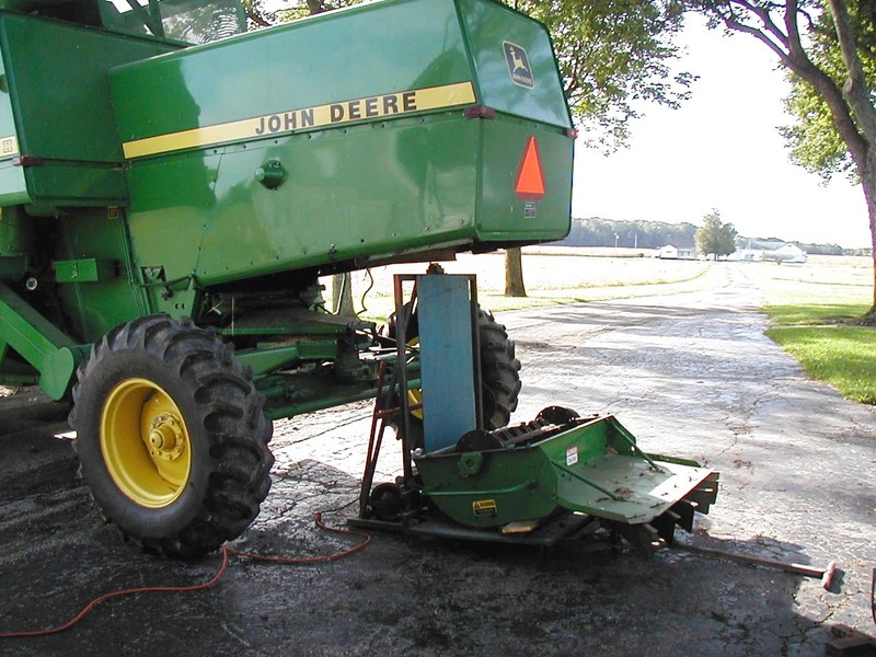 Viewing a thread John Deere 4400 combine straw chopper question