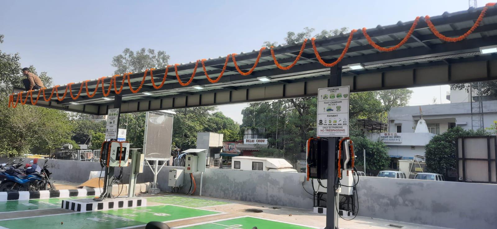 Hauz Khas Metro Station Parking Area New Delhi, DL EV Station