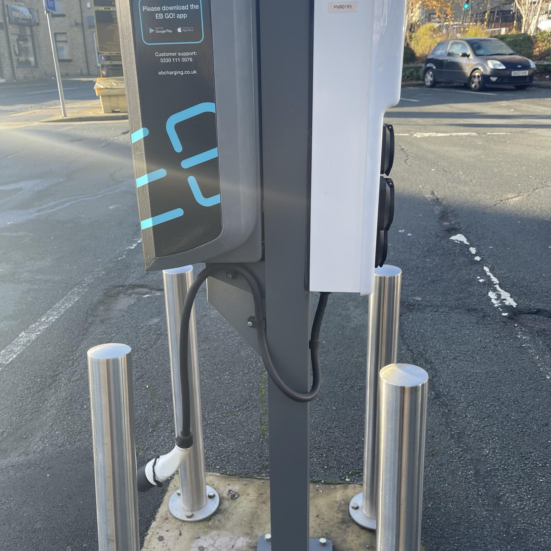 Wakefield Road Car Park Hipperholme, England EV Station