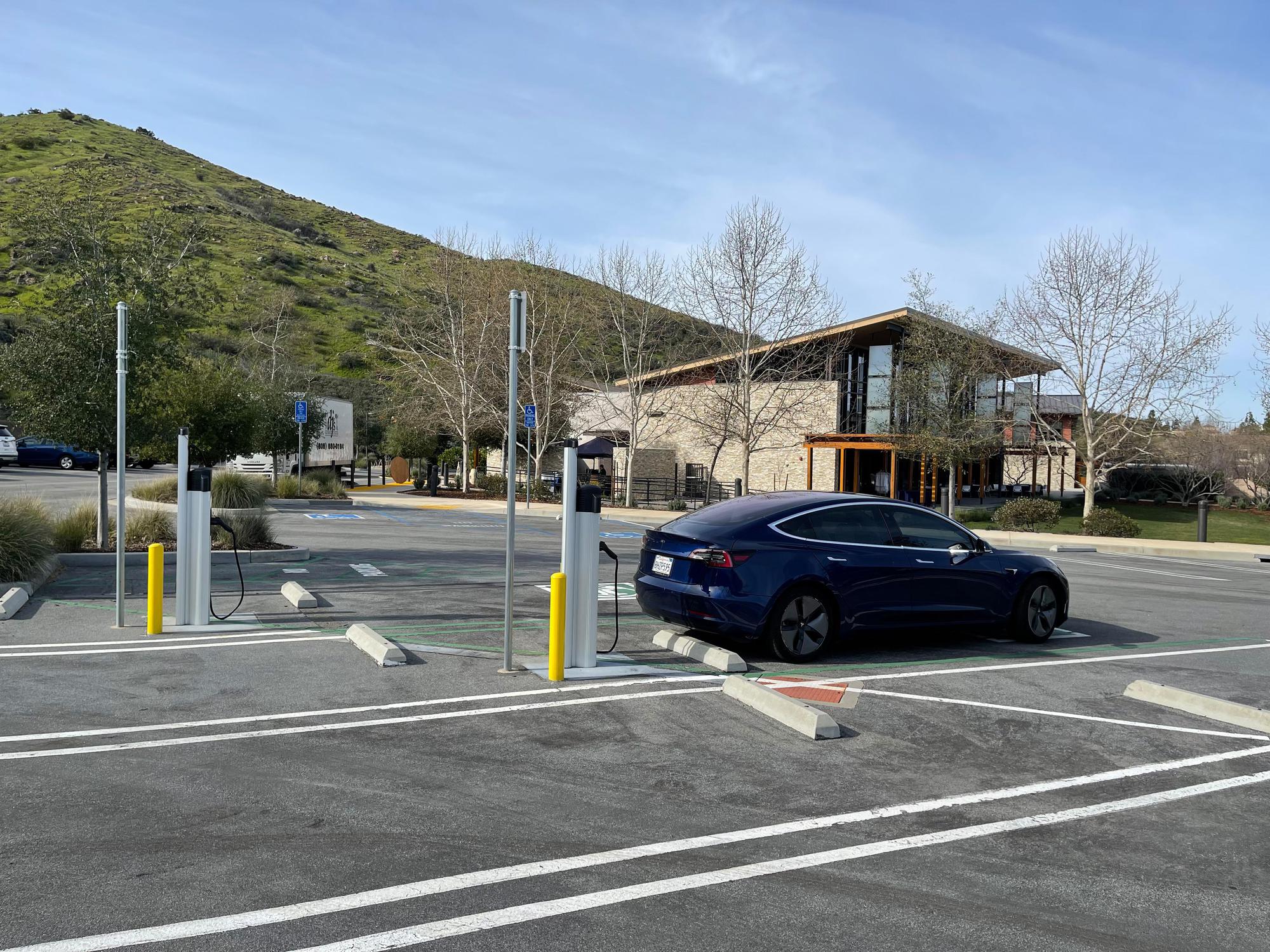 Agoura Hills Recreation and Event Center Agoura Hills, CA EV Station