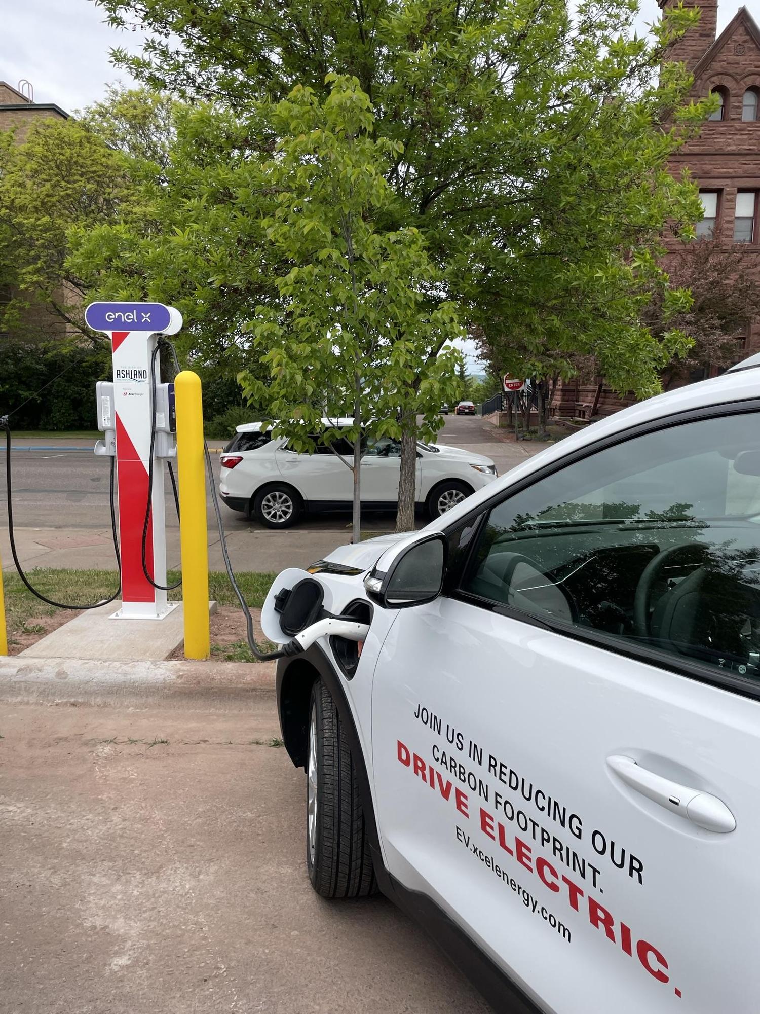 Ashland City Hall Ashland, WI EV Station