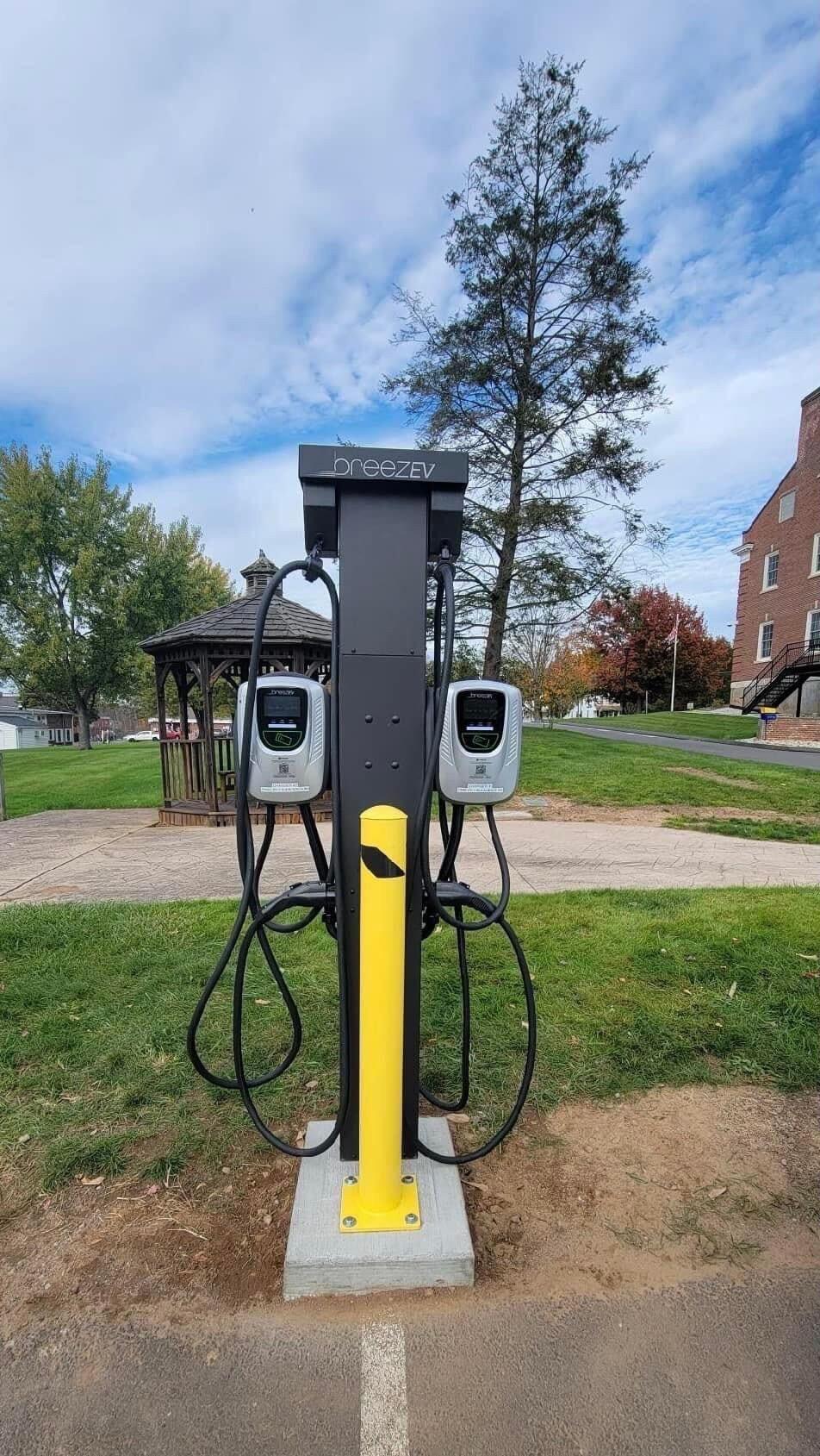 Suffield Town Hall Suffield, CT EV Station