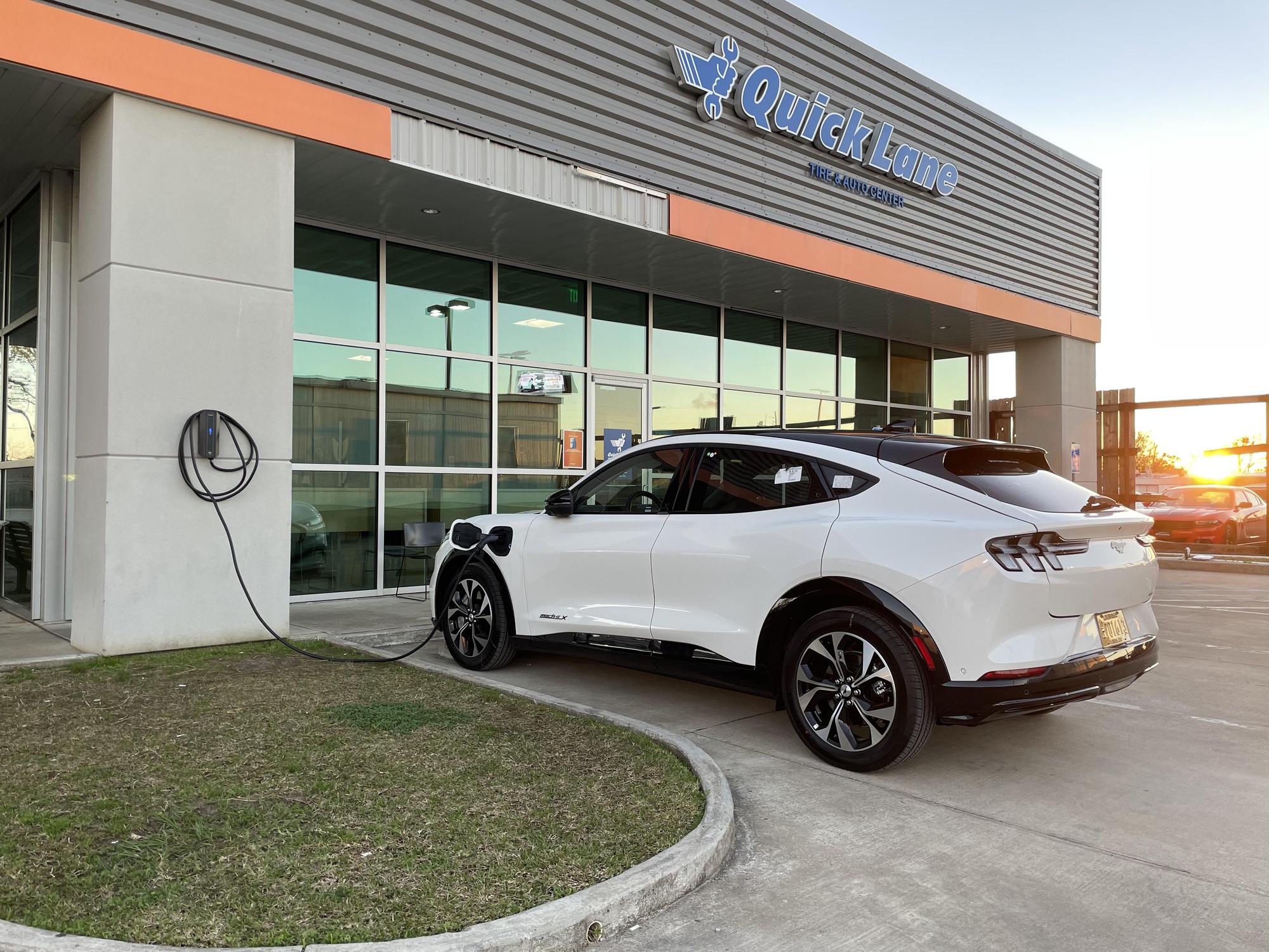 Bolton Ford Lake Charles, LA EV Station