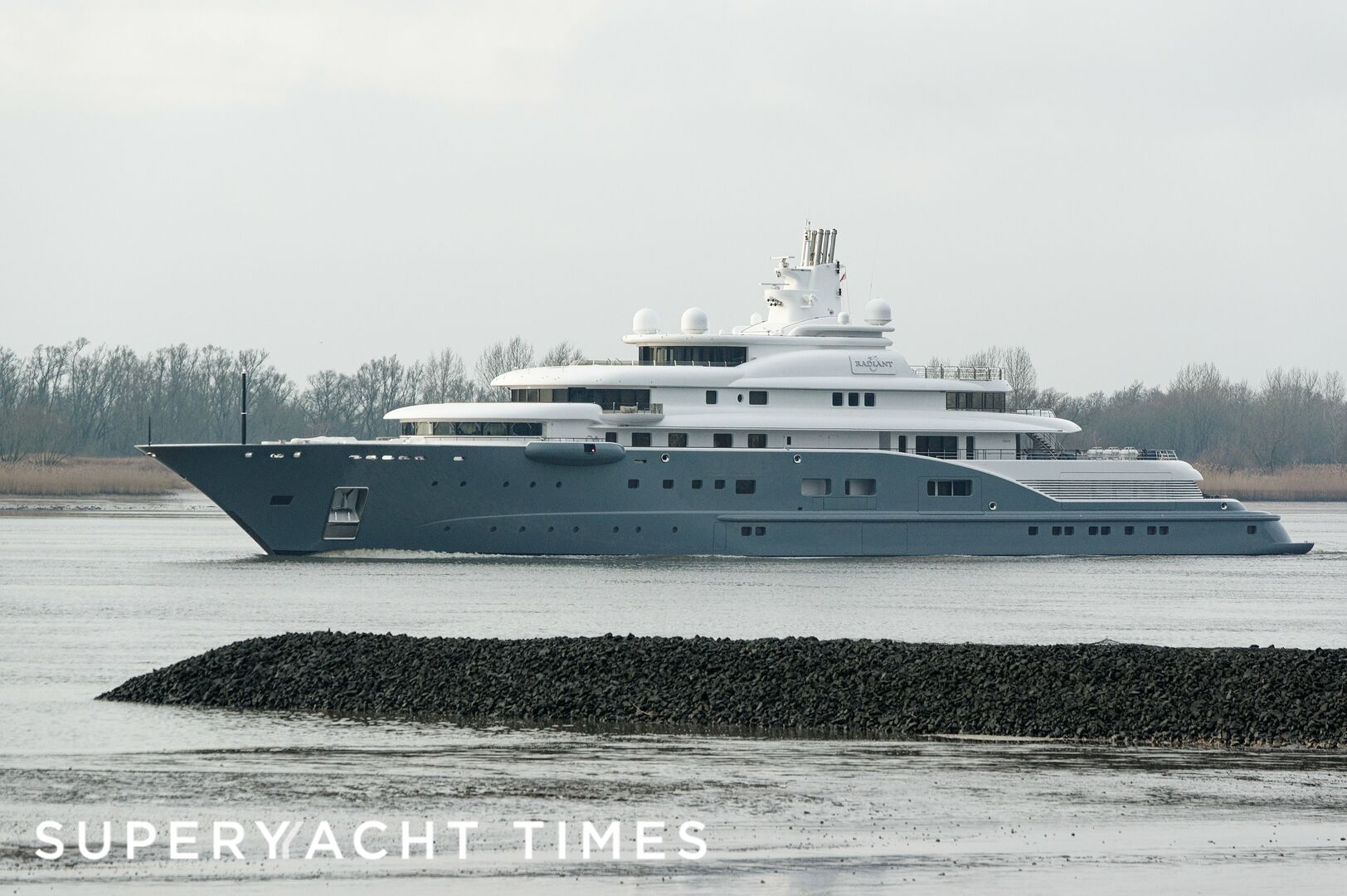 110m superyacht Radiant in Hamburg