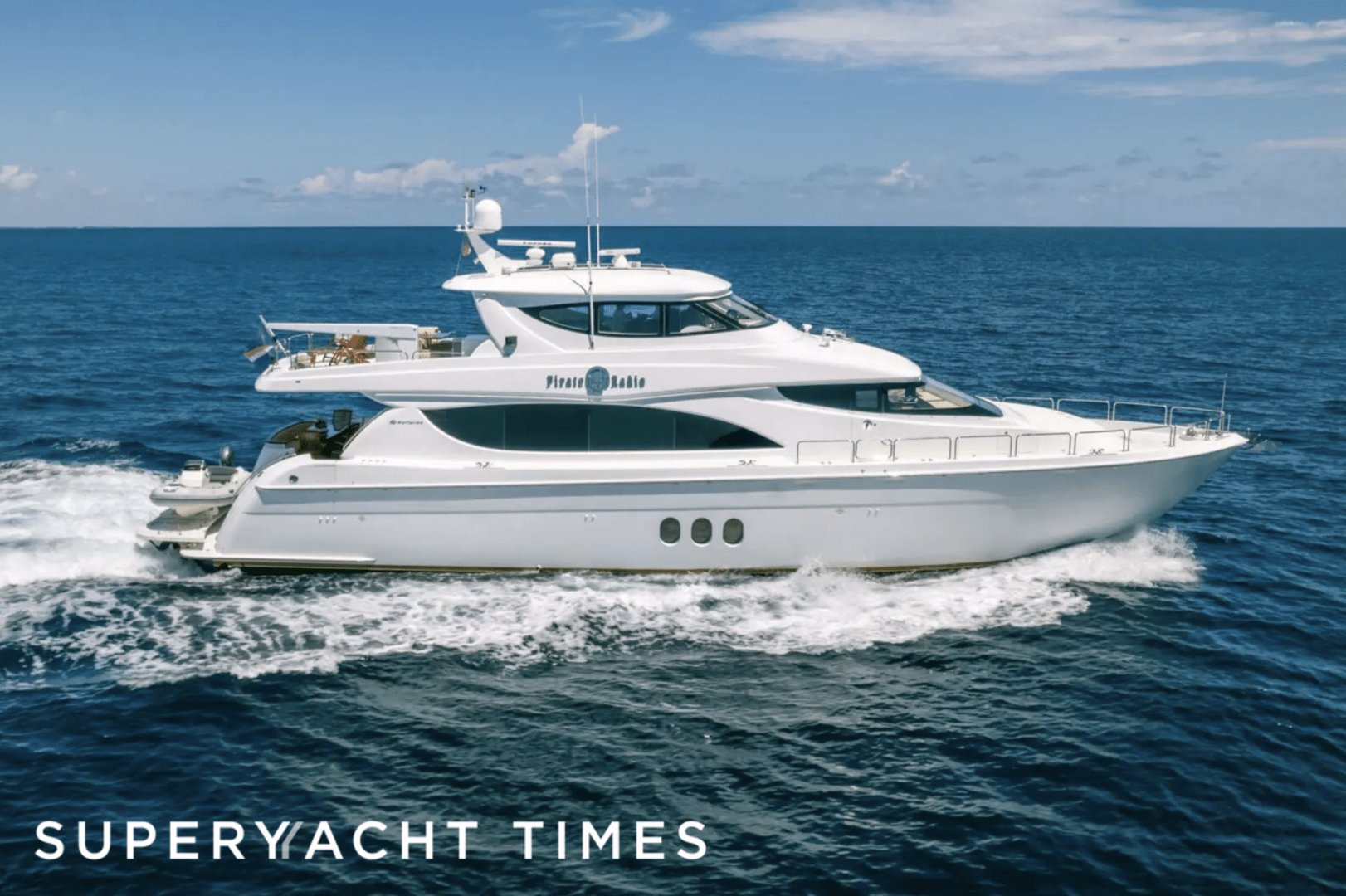 24m Hatteras motor yacht Pirate Radio for sale