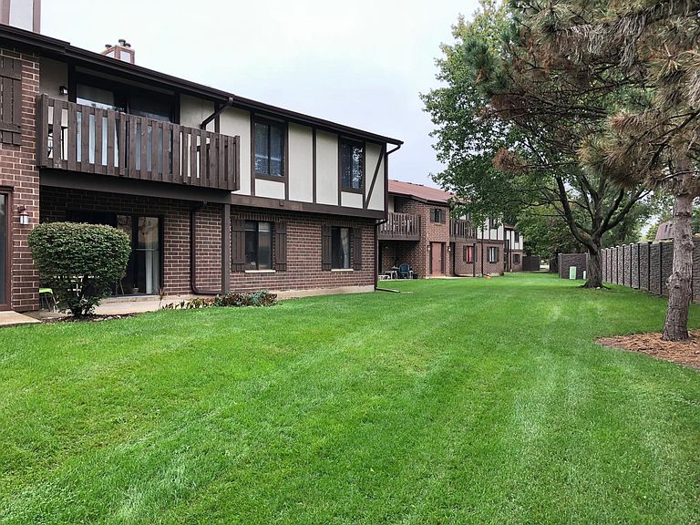 217 Uteg St Crystal Lake, IL, 60014 Apartments for Rent Zillow