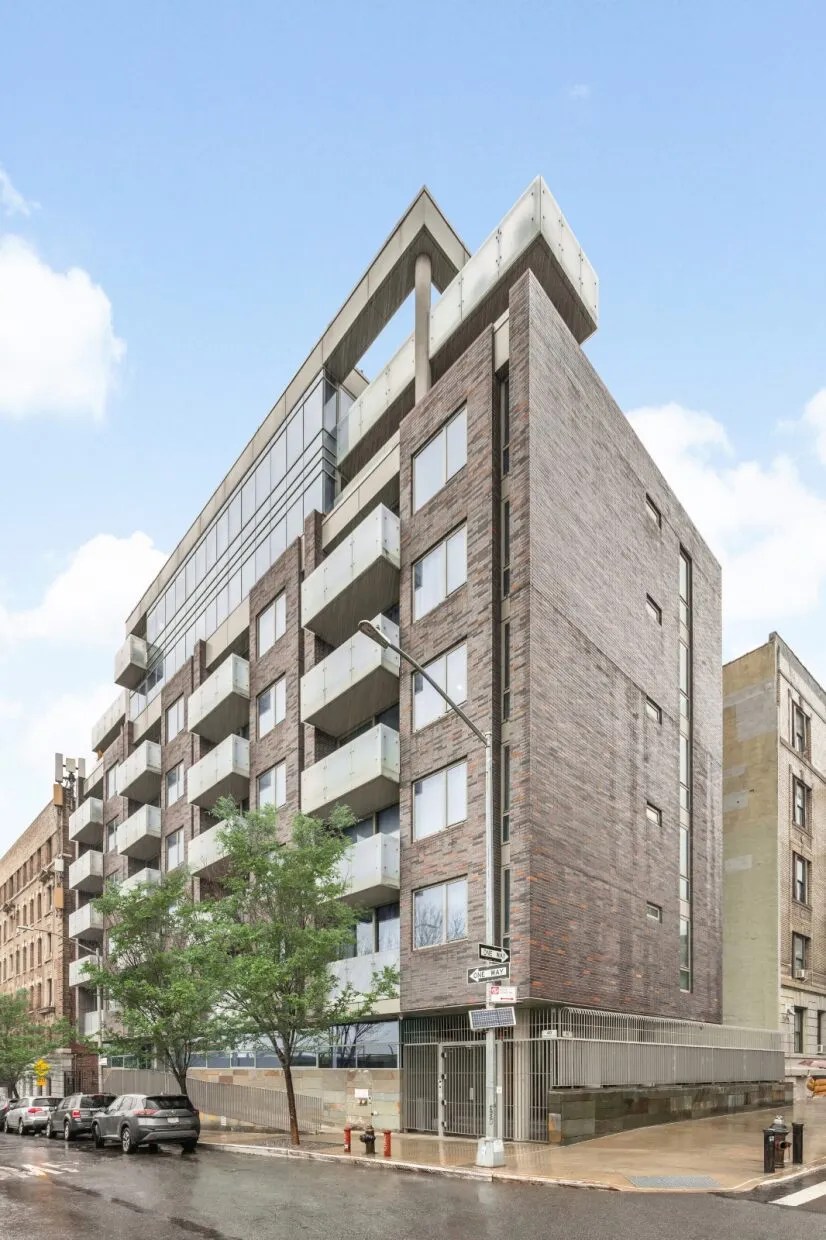 40 Pinehurst Avenue in Hudson Heights Sales, Rentals, Floorplans