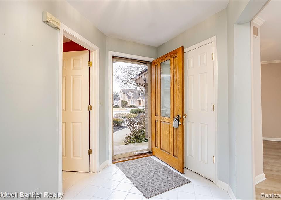 18185 Blue Heron Dr E Northville MI Zillow