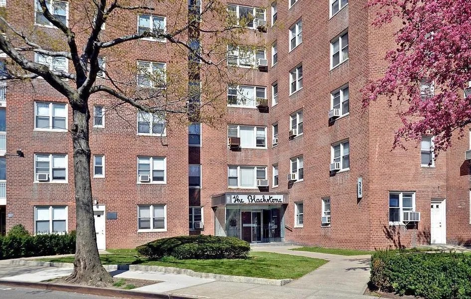 3725 Henry Hudson Parkway West in Riverdale Sales, Rentals