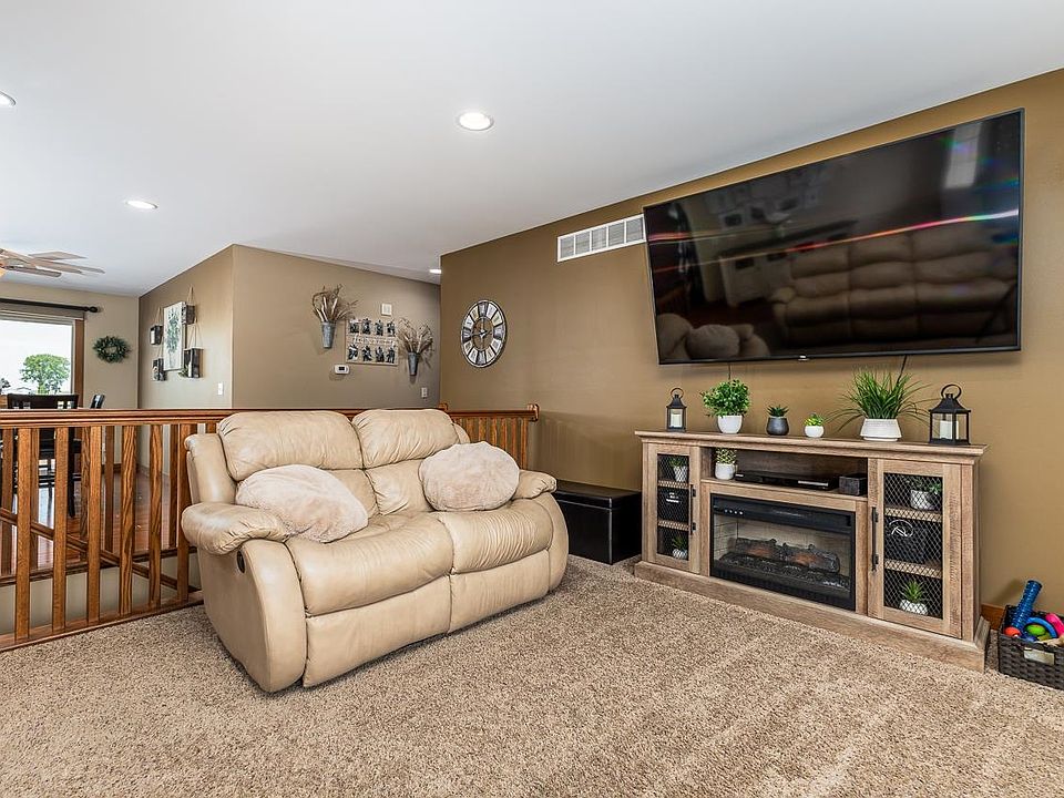 1030 11th St SW, Dyersville, IA 52040 MLS 147229 Zillow