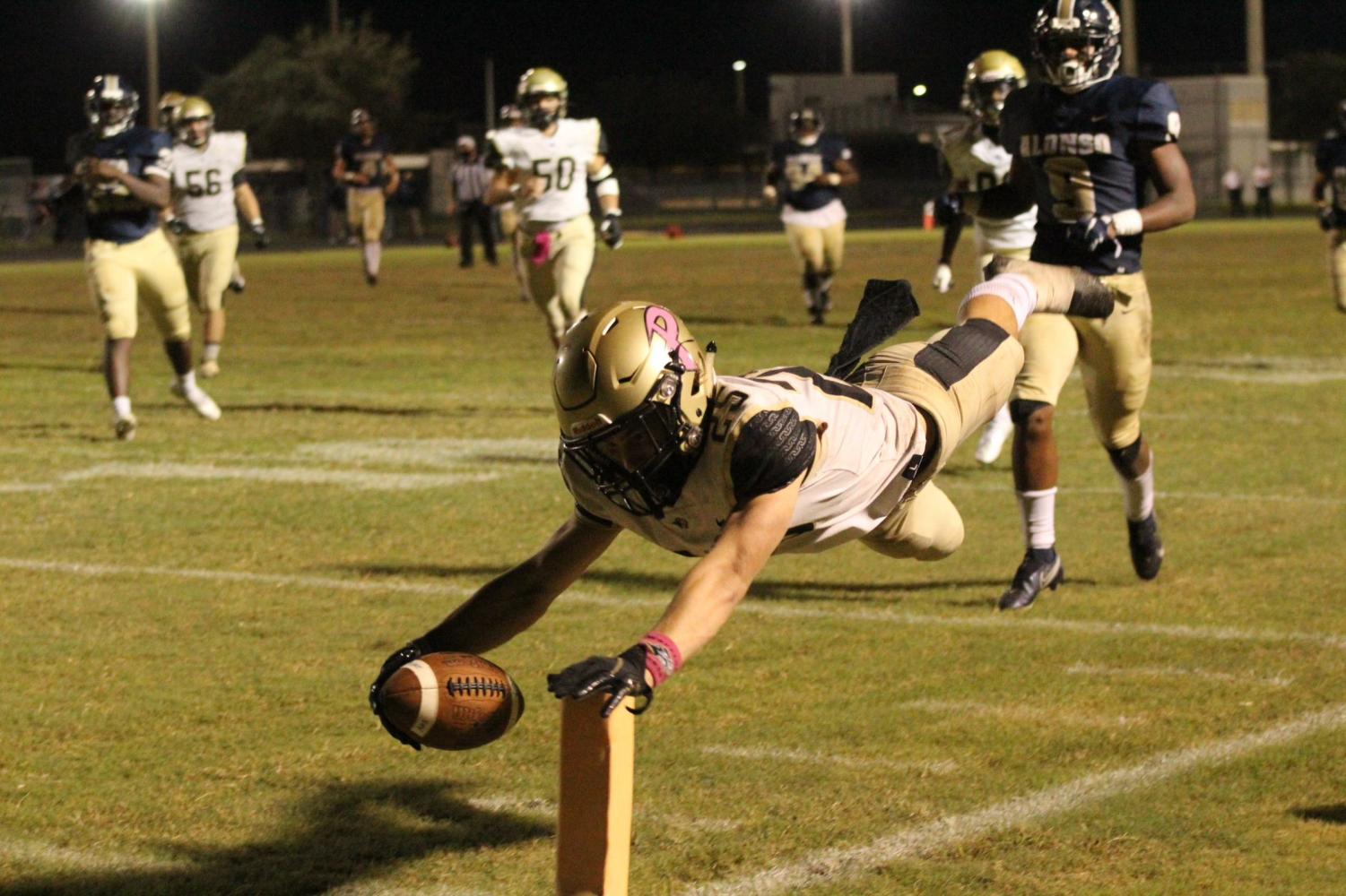 Varsity football makes big plays to defeat Alonso PHS News