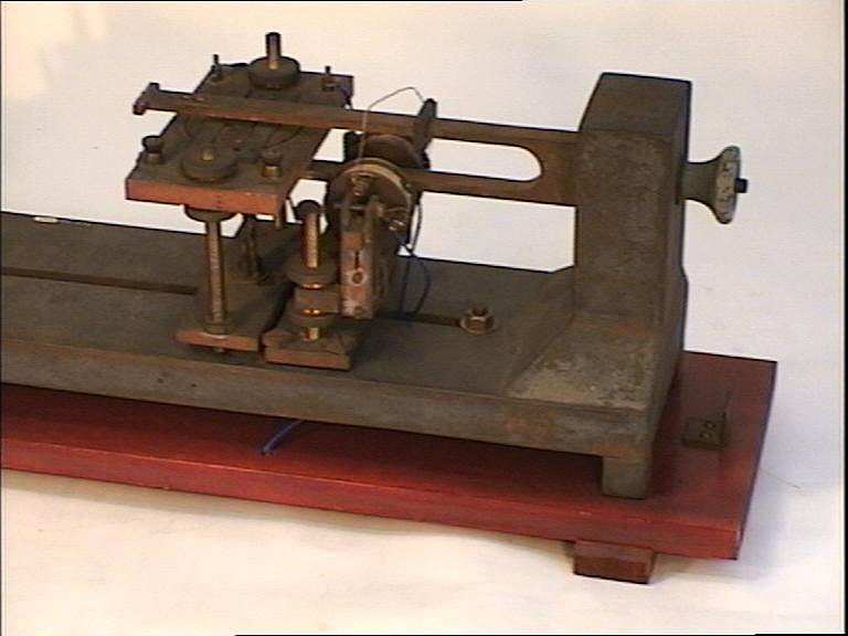 Electrically Driven Tuning Fork Physics Museum The University of