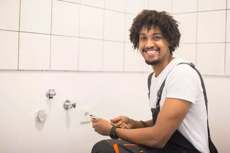 How to Plug a Bathtub Drain 7 DIY Temporary Drain Stoppers to Keep