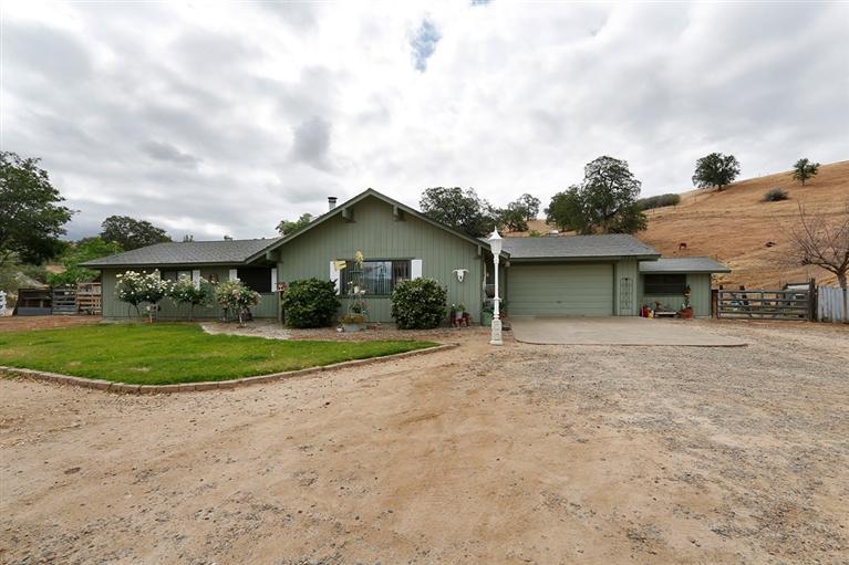 15920 Garlock Ln, Prather, CA 93651