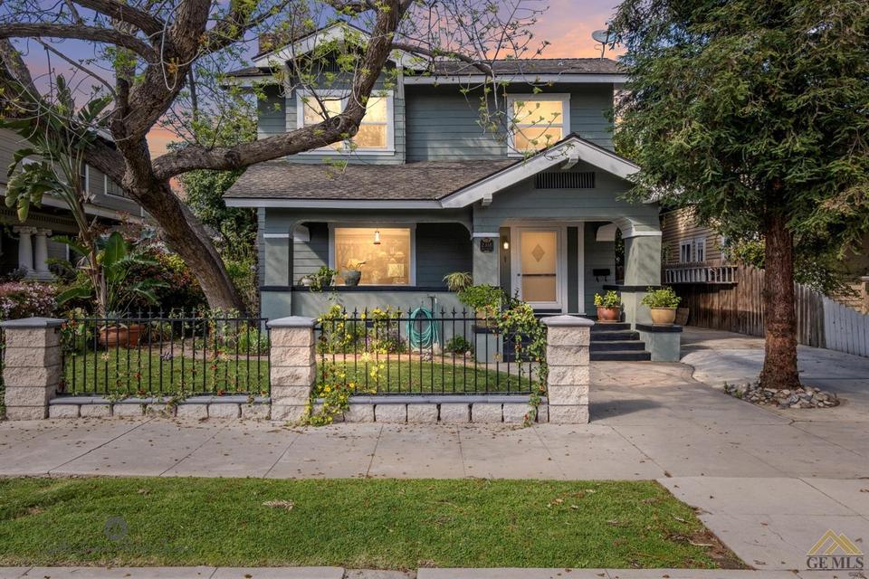 2318 18th St, Bakersfield, CA 93301 29 Photos MLS 202003140 Movoto