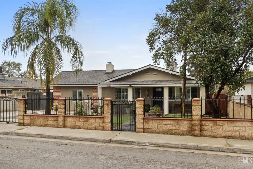 2525 Monterey St, Bakersfield, CA 93306 35 Photos Movoto