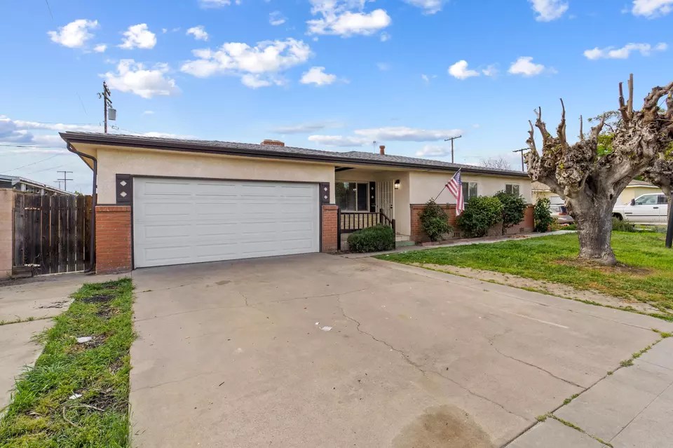 311 N Lane St, Tulare, CA 93274 43 Photos Movoto