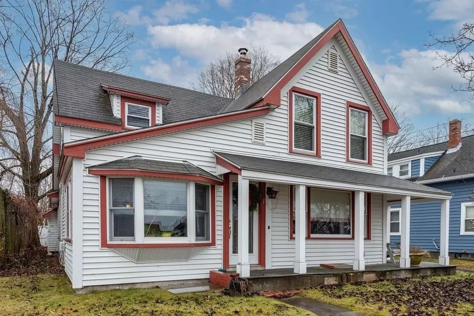 6 Forest St, Ayer, MA 01432 30 Photos Movoto