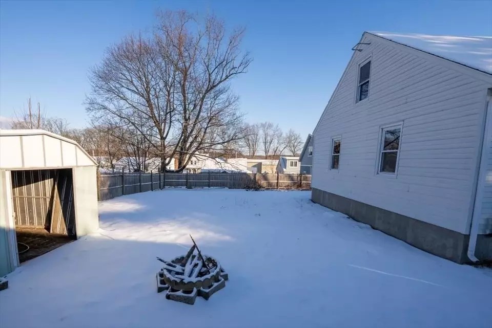 18 Wildermere St, Chicopee, MA 01020 38 Photos Movoto