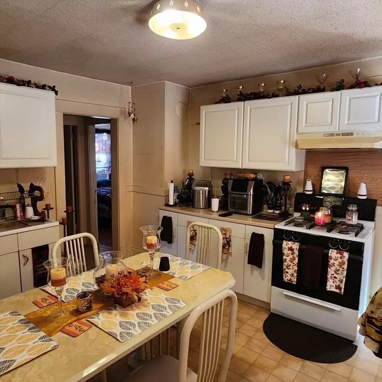 1416 Langdon St, Springfield, MA 01104 17 Photos Movoto