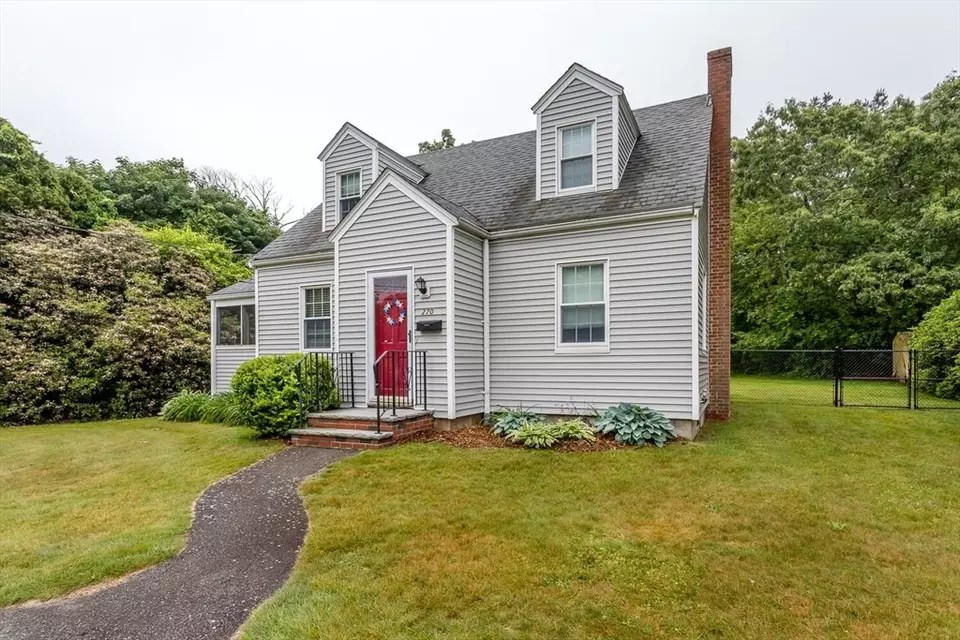 270 Pond St, Avon, MA 02322 18 Photos Movoto