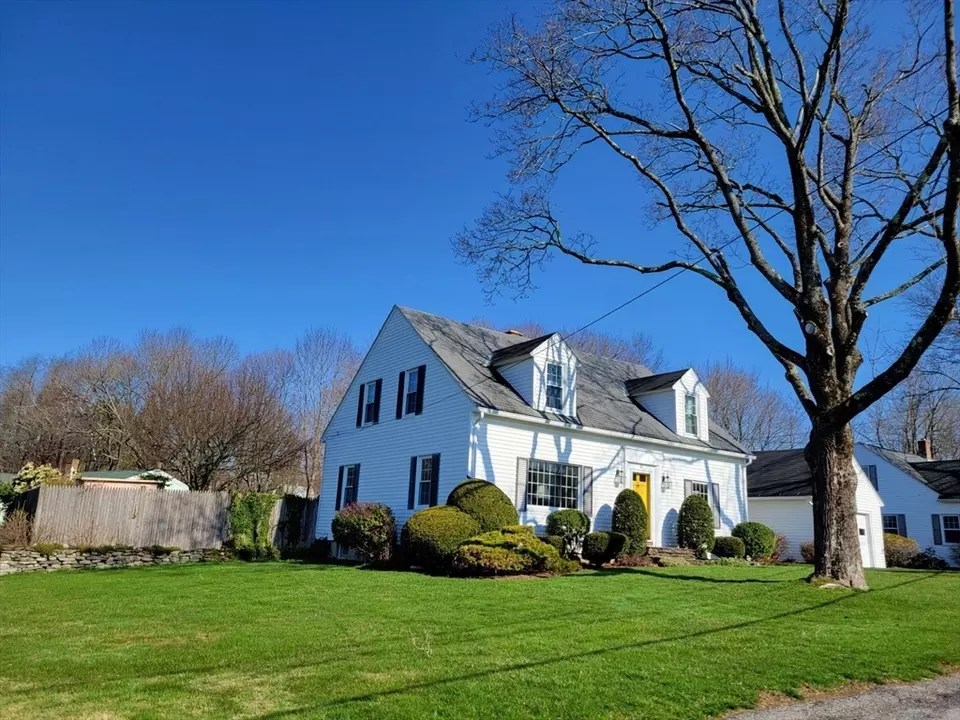 52 Montvale Rd, Gardner, MA 01440 38 Photos Movoto